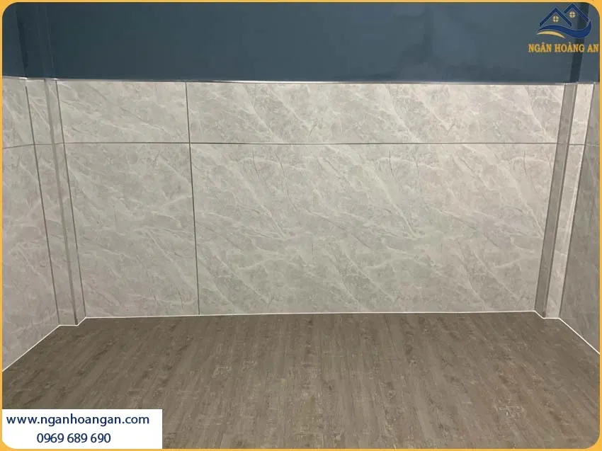 Phòng Khách Được Ốp Tường Bằng Tấm Nhựa PVC Giả Đá Đẹp Và Thu Hút